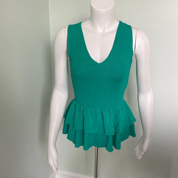 Lilly Pulitzer Sleeveless Green Tank - Picture 2 of 7